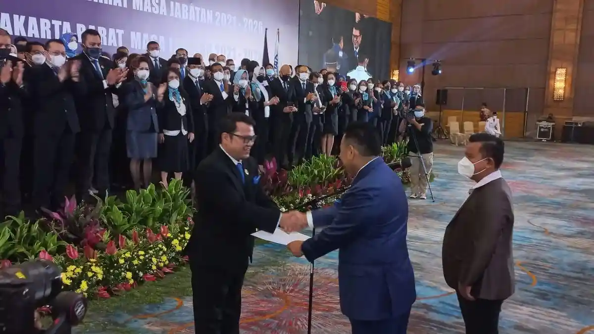 Dilantik Sebagai Ketua Peradi Jakarta Barat, Asido Minta Jajarannya Kuatkan Soliditas Advokat