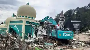 Pembongkaran-kawasan-wisata-Hisbisc-Fantasy-Puncak-7325.jpg
