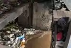 Pintu Air Manggarai Tertutup Sampah