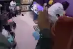 Viral-timbunan-helm-yang-diduga-hasil-curian-di-sebuah-rumah-di-Monang-maning.jpg