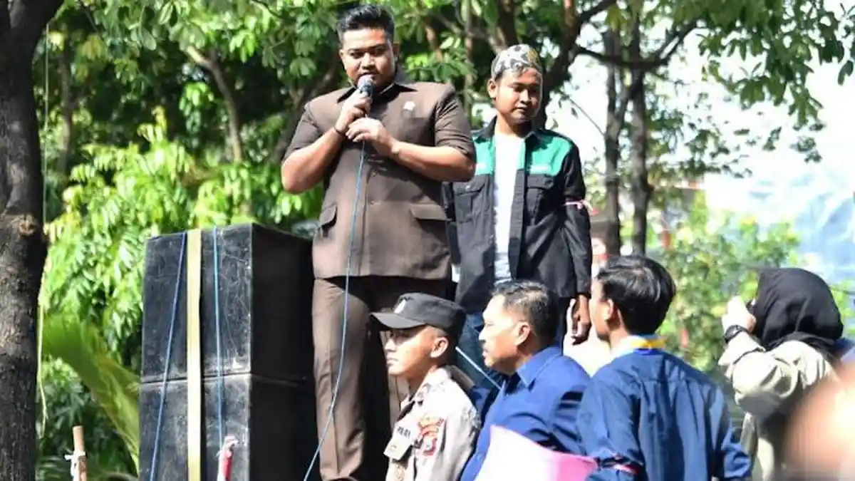 Temui Massa Aksi Tolak UU TNI di Gresik, Ketua DPRD Akhirnya Teken Kesepakatan