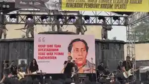 Butet-Kartaredjasa-hingga-Efek-Rumah-Kaca-Suarakan-Kegelisahan-Rakyat-di-Titik-Nol-Yogyakarta.jpg