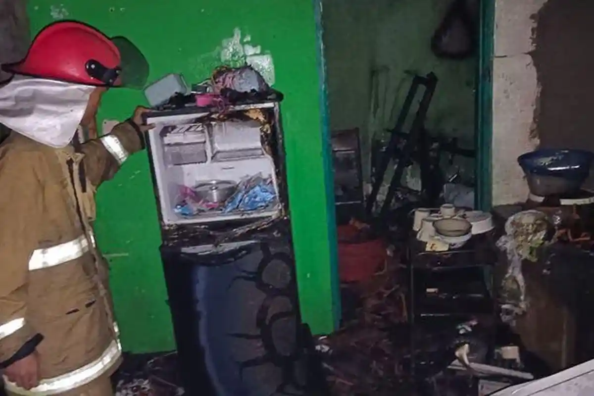 Diduga Karena Lilin yang Menyala, Rumah Warga di Desa Sukahurip Ciamis Hangus Terbakar