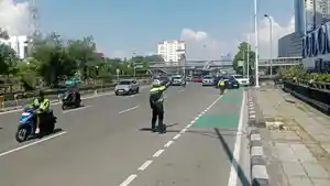 ganjil-genap-Jakarta-jalan-letjen-S-Parman-Podomoro-City245.jpg