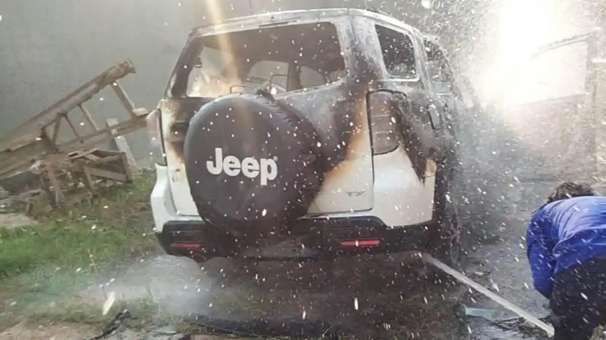 Kebakaran Mobil Terios di Way Huwi Lampung Selatan, Api dari Bagian Depan Mobil