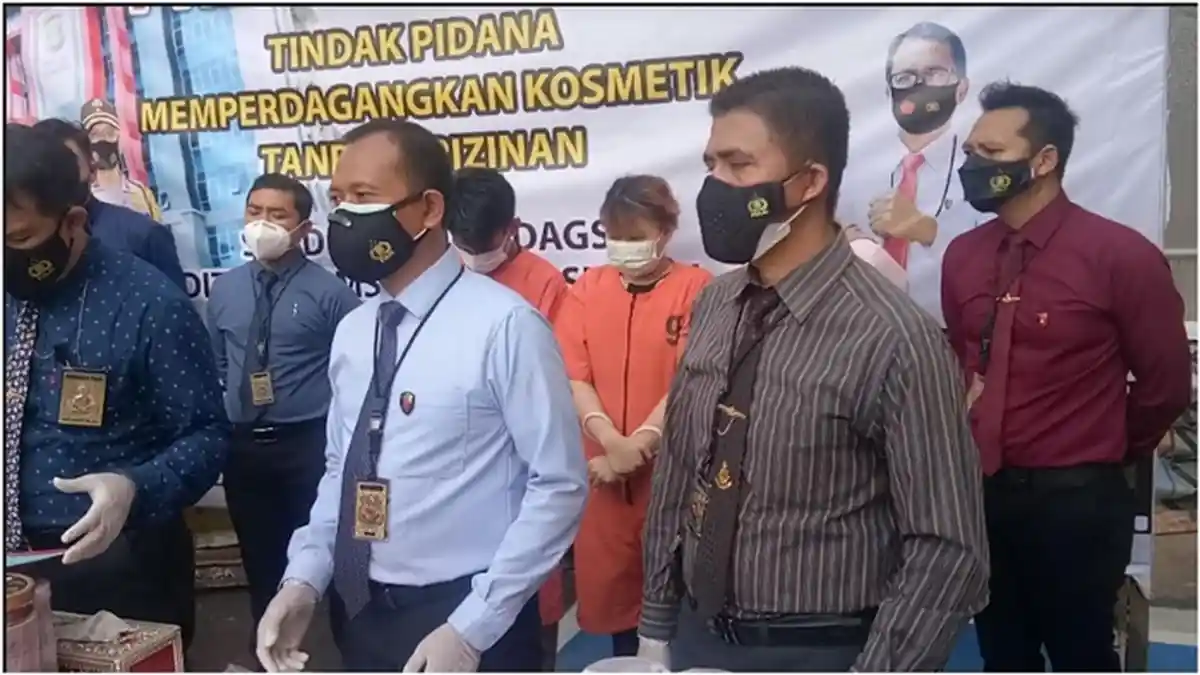 Pasutri Muda di Palembang Edarkan Kosmetik Ilegal Melalui Medsos, Terancam Denda Rp 1,5 Miliar