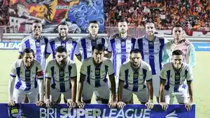 Foto-bersama-para-pemain-Persib-Bandung-sebelum-berlaga.jpg