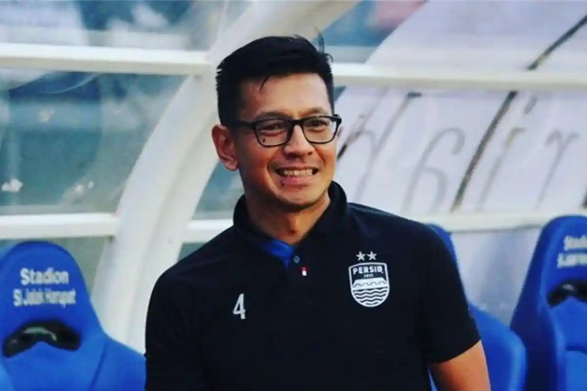 Unggahan Teddy Tjahjono & Curiga Bobotoh Soal Waktu Pengumuman Pemain Baru Persib, Ungkap Ini