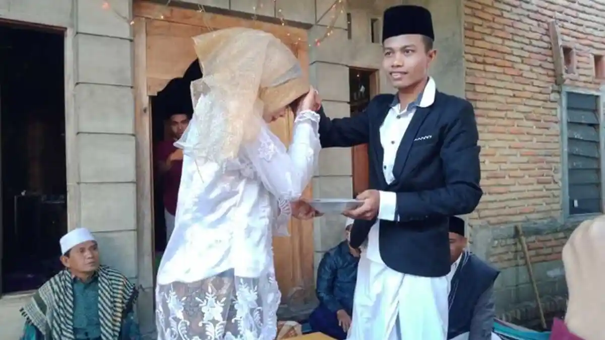 Tak Mau Memberatkan Suami, Pengantin dengan Mahar Pernikahan Rp 1000 Bergambar Pattimura Ini Viral