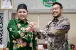 Bupati-Pasuruan-Rusdi-Sutejo-menandatangani.jpg