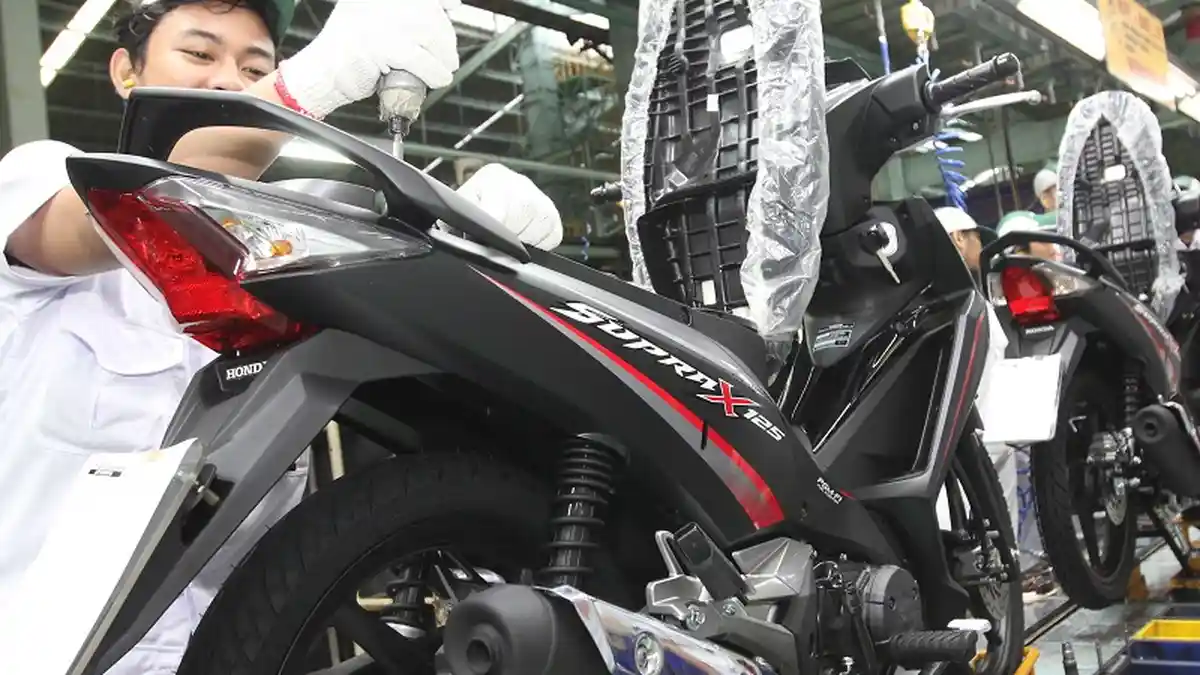 Varian Warna Baru Supra X 125 FI, Quantum Matte Black