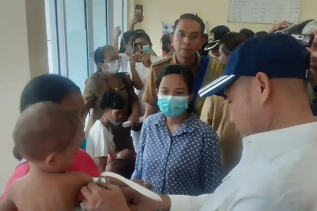 Berkunjung ke Puskesmas Kori, SBD, Gubernur NTT Temui Pasien dan Balita Stunting