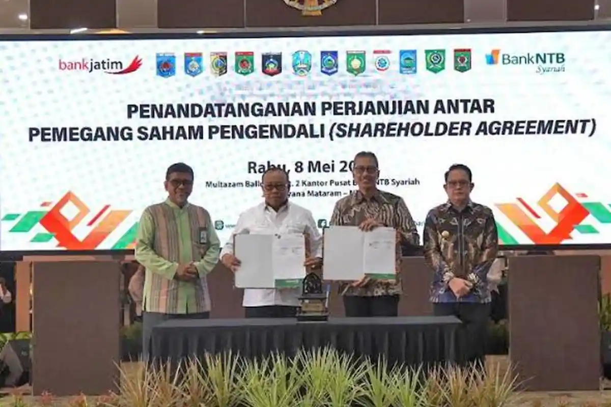 Bank Jatim Teken Shareholder Agreement dengan Pemprov NTB dan Bank NTB Syariah untuk Proses KUB