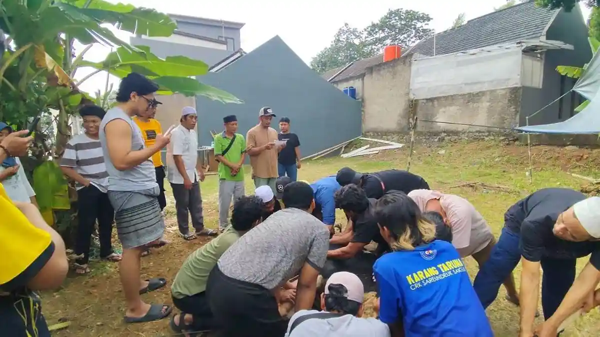 Gandeng JJB, Warga Perumahan Kinan City Cibinong Bogor Sembelih 3 Sapi dan 9 Kambing