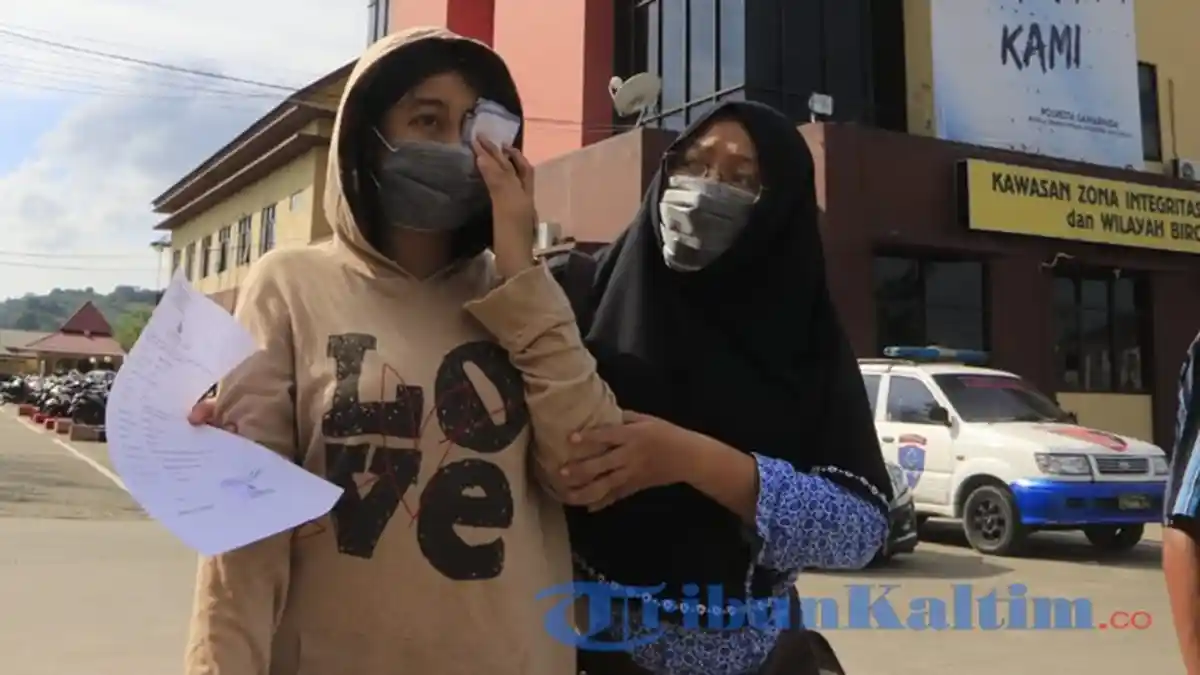 Video Mahasiswi Samarinda Dipukul saat Shalat, Korban Sempat Bicara dengan Pria yang Diduga Pelaku