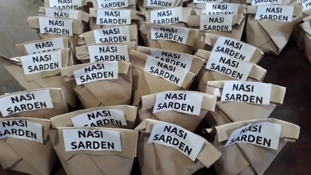 Ini Bahaya Kesehatan dari Kertas Cokelat Bungkus Nasi yang Sering Digunakan di Warung-Warung