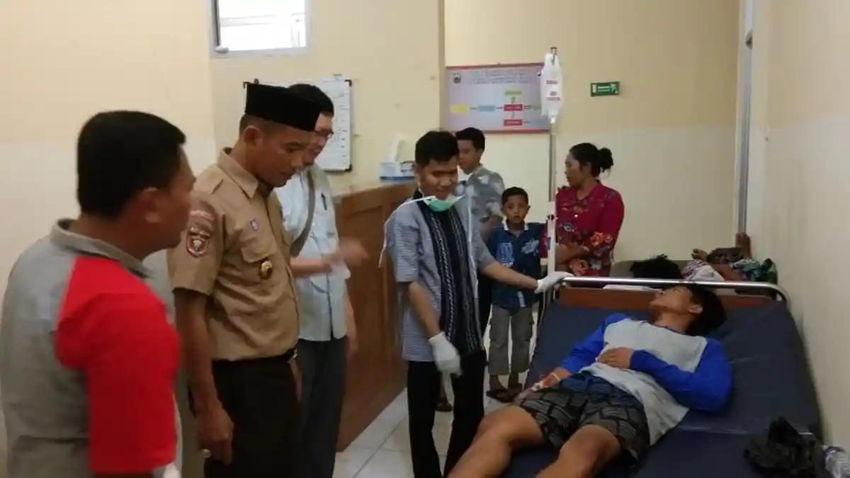 Diduga Keracunan Makanan, Dari 41 Tersisa 16 Warga Sragi yang Dirawat di Puskesmas