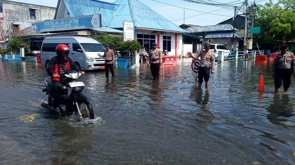 Prakiraan Cuaca Kepri Hari Ini, Hujan Lebat di Seluruh Wilayah dan Potensi Banjir Rob