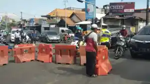 penutupan-jalan-mastrip-kota-surabaya-kamis-872021.jpg