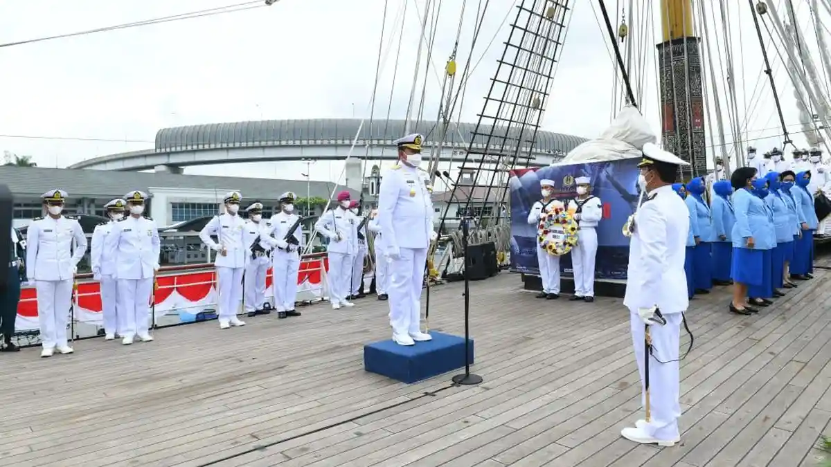 KRI Dewaruci Jadi Sentral Empati di Hari Dharma Samudera