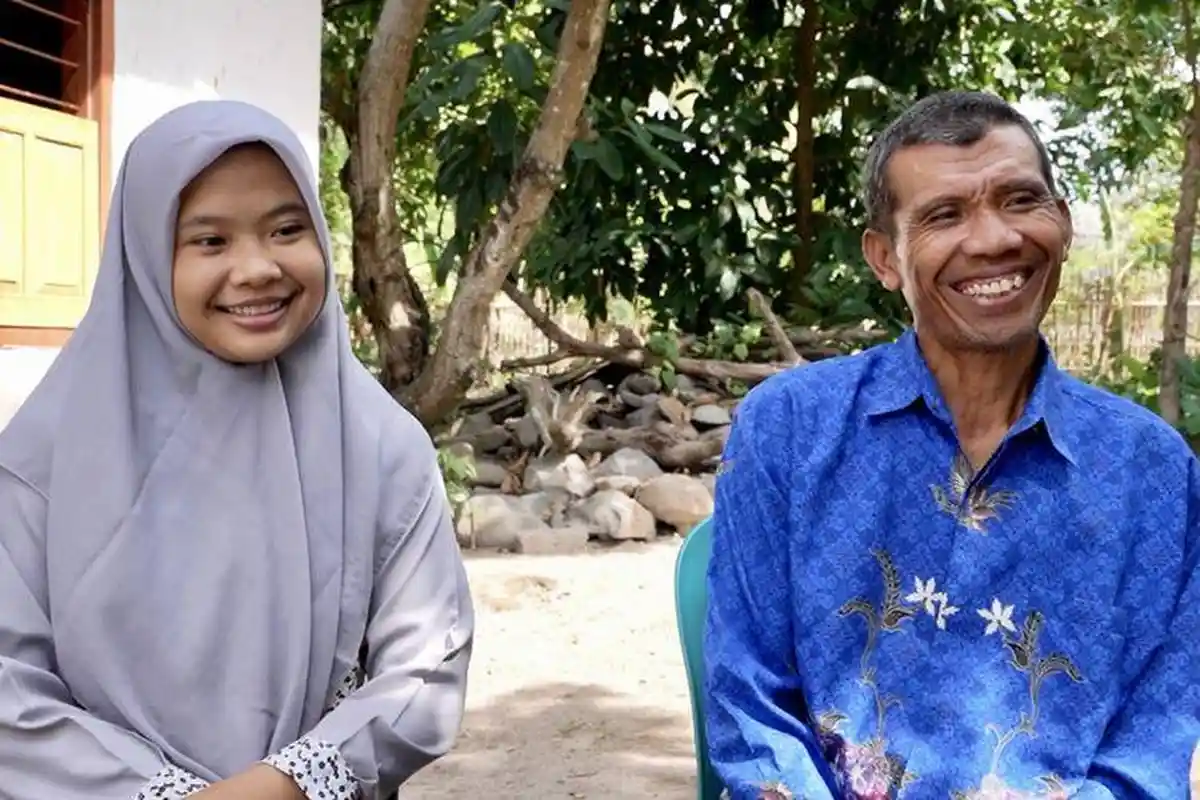 Kisah Guru Honorer Jadi Tukang Ngarit usai Ngajar, Perjuangannya Terobati saat Anaknya Diterima UGM