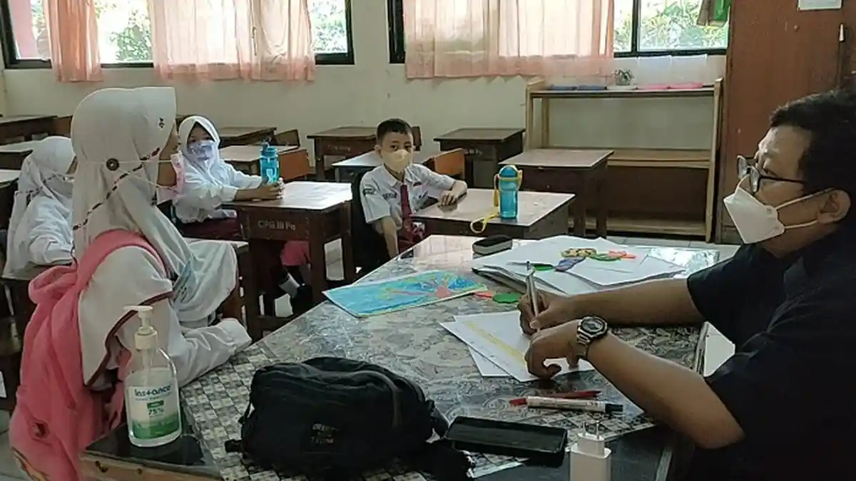 Pemprov DKI Diminta Evaluasi PTM 100 Persenn dan Siapkan Mitigasi Lonjakan Covid-19