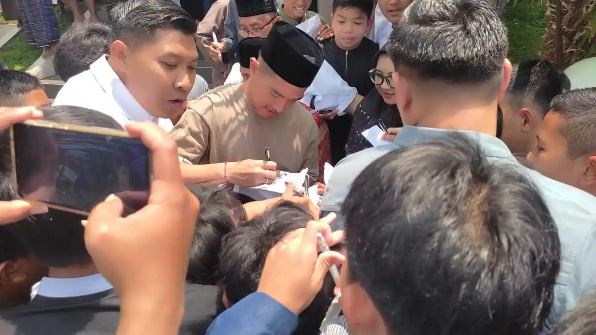 SILATURAHMI di Ponpes Darul Arqom Garut, Kaesang Dikerumuni Santri hingga Beri Pesan Begini