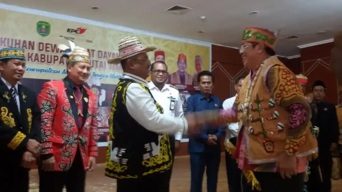 Dewan Adat Dayak Kaltim Melantik Dewan Adat Dayak Kutim yang Diketuai Harpandi SE