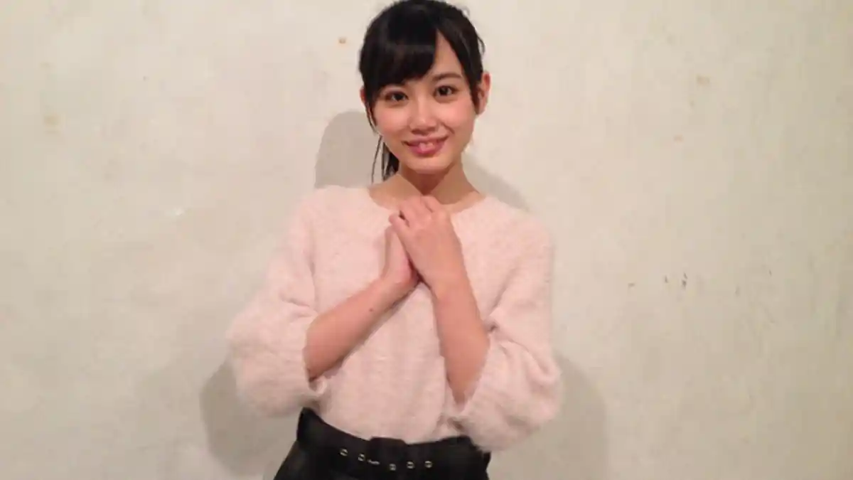 Idola Cantik Jepang Ini Suka Bunga Kamboja