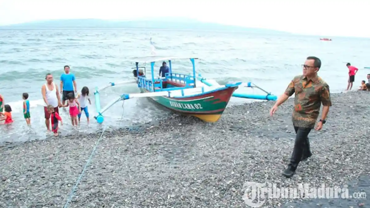Sidak Pantai Grand Watu Dodol, Abdullah Azwar Anas Kembali Ingatkan Masalah Kebersihan
