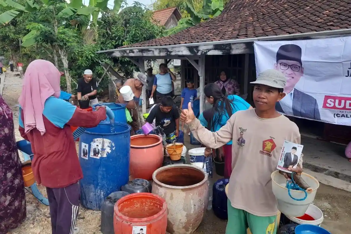 Sudaryono Buru-buru Kirim Pasokan Air Bersih Saat Dengar Warga Grobogan Kekeringan