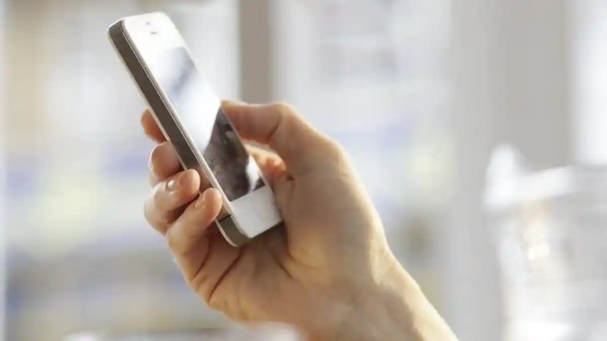 Ketika Mesin Pembodohan Itu Ada di Jempol Kanan