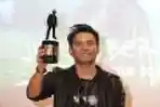 Judika Terima Penghargaan Triple Platinum