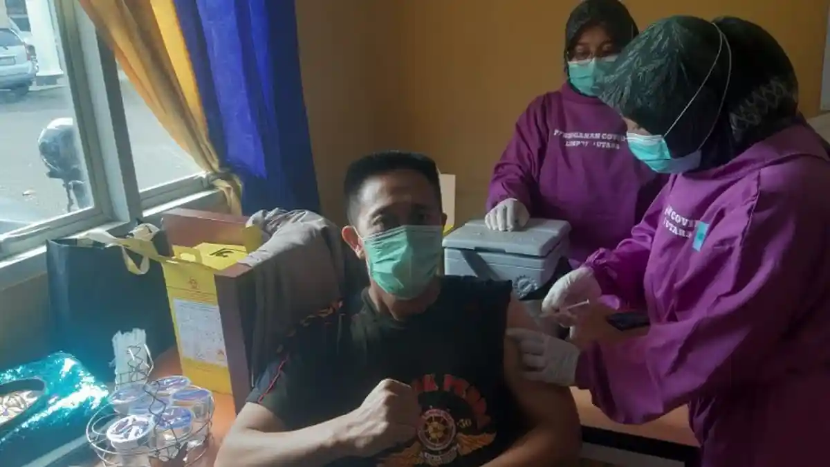56 Anggota Satpol PP Lampung Utara Divaksin Covid-19