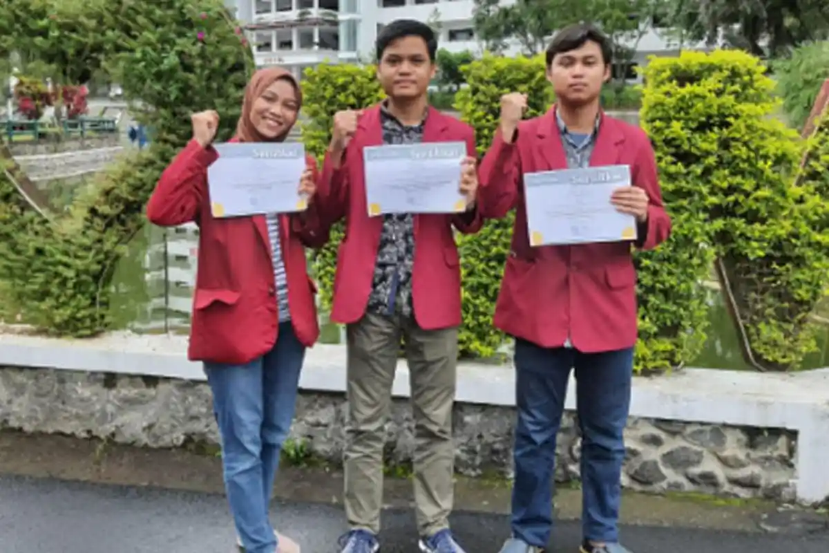 3 Mahasiswa UMM Buat Smart Chicken Cage Based on Android, Bantu Peternak Ayam Atur Suhu Kandang