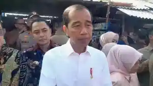 Jokowi-batal-menutup-PON-karena-pernikahan-anak-khofifah.jpg