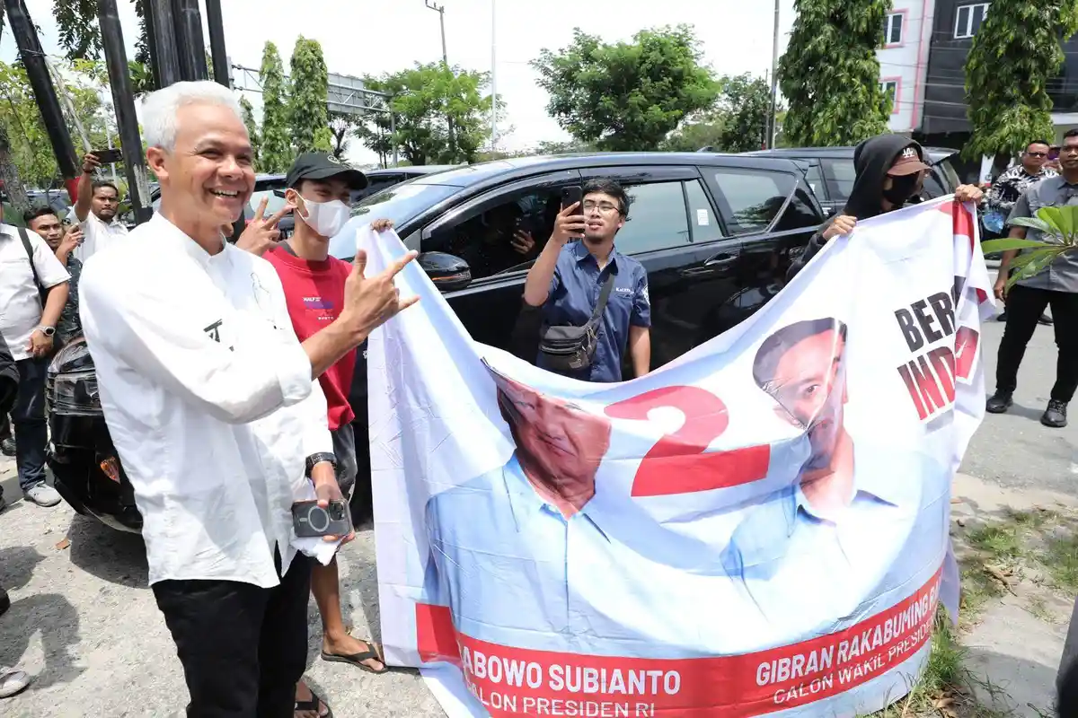 Diadang Pendukung Prabowo Saat Kampanye di Balikpapan, Ganjar Justru Ajak Mereka Makan Bersama