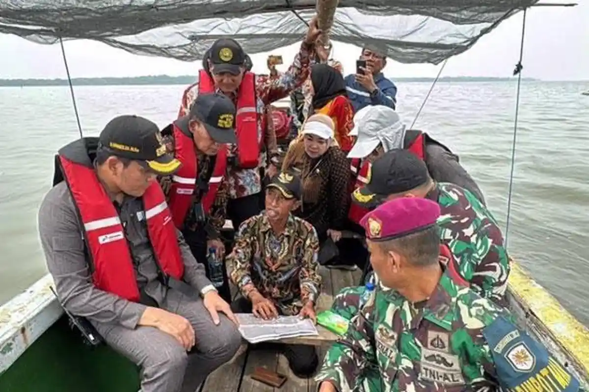 HGB 656 Hektar di Laut Sidoarjo, Pejabat Sidoarjo Naik Perahu Sidak ke Lokasi