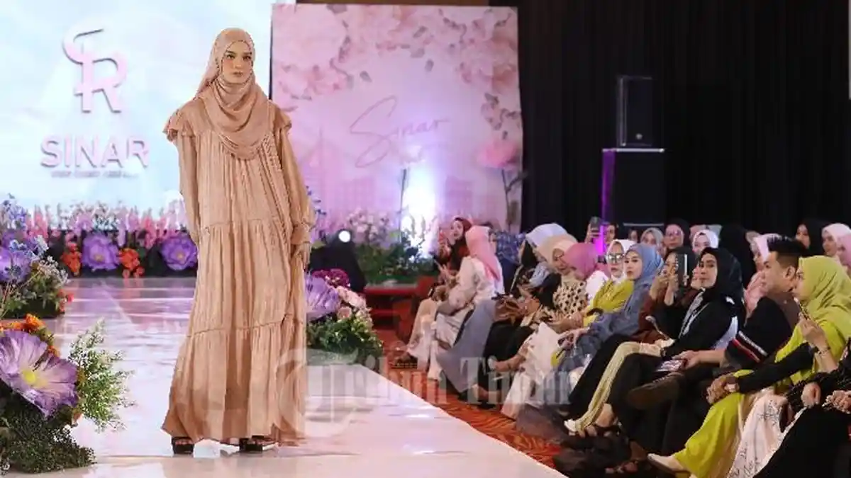 Fashion Show Ramadan, Sinar by Hj. Inar Meluncurkan 24 Model Busana ...