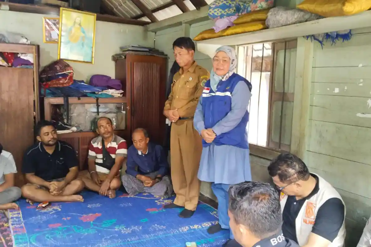 Pemprovsu Berikan Tali Asih Kepada Keluarga Korban Meninggal Dunia Akibat Banjir Bandang