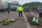 Gagal Nyalip, Tronton Tabrak dan Lindas Pengendara Sepeda Listrik di Muara Enim, Korban Tewas di TKP