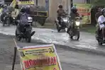 Ruas Jalan Kalirejo-Bangunrejo Diperbaiki, Nasib Berbeda Buat Jalan Pattimura