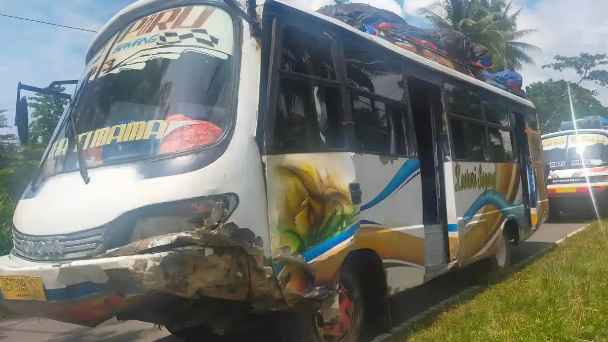 Demi Selamatkan Penumpang, Supir Bus di SBB Nekat Tabrak Tebing