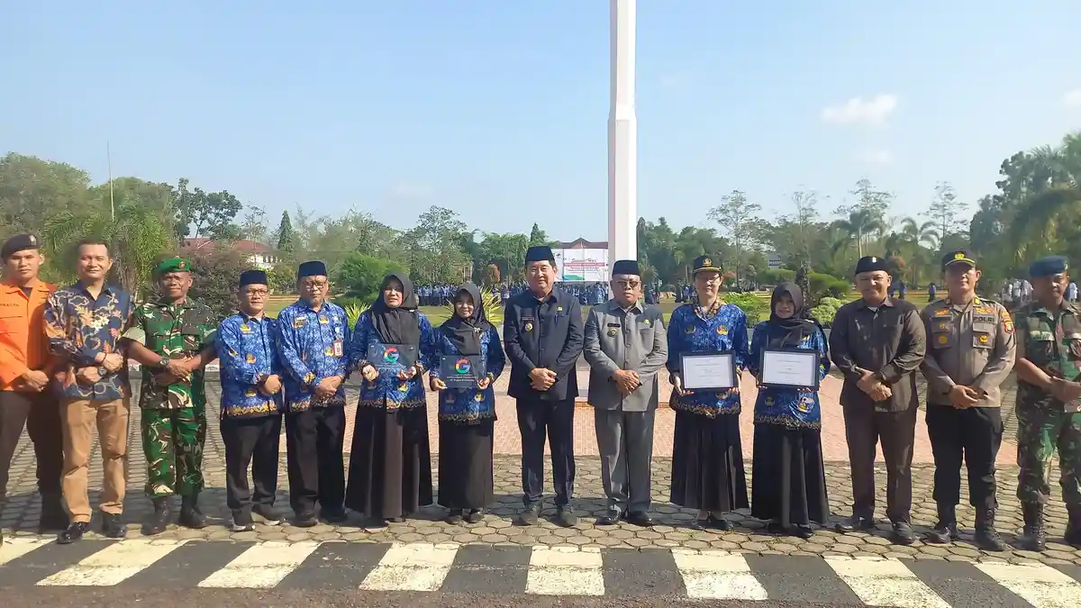 Dua Guru Belitung Timur Terima Sertifikat Google Trainer