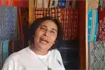 Lely Maun Perempuan Ulet di Labuan Bajo Guratkan Kisah Sukses Penjual Tenun Ikat