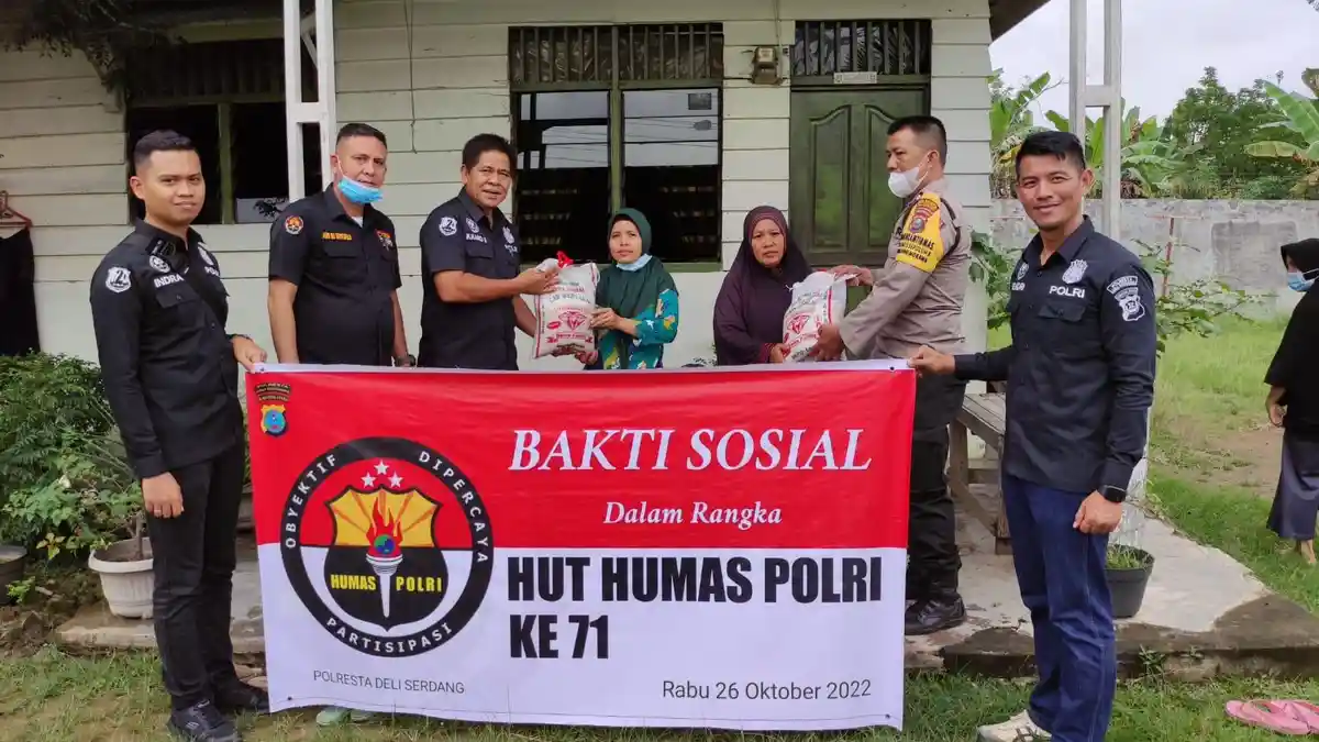 HUT Ke-71 Humas Polri, Polresta Deliserdang Bagi Sembako ke Kaum Dhuafa