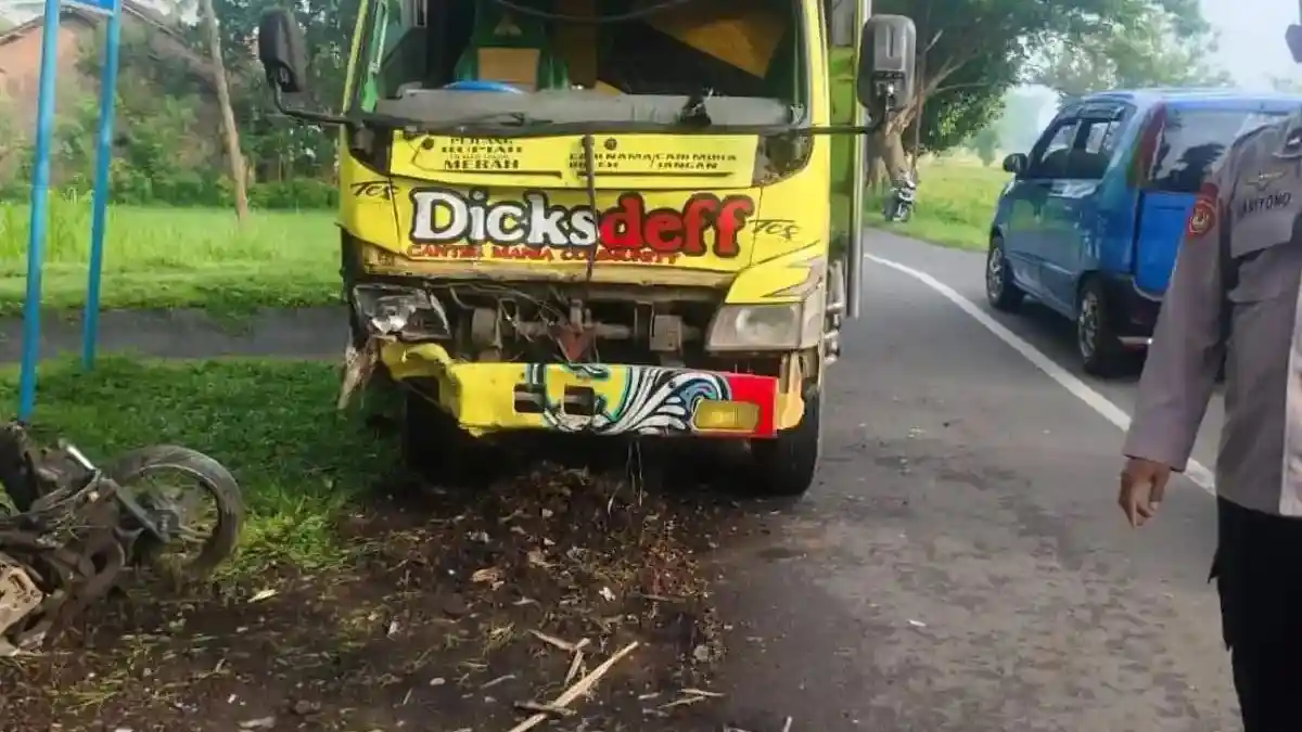 2 Wanita Pemotor Jadi Korban Kecelakaan Maut, 1 Terjepit di Antara Truk dan Pohon