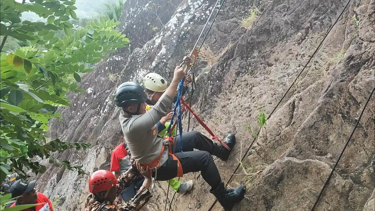 Surga Panjat Tebing Ada di Trenggalek, Mulai Tebing Sepikul, Tebing ...