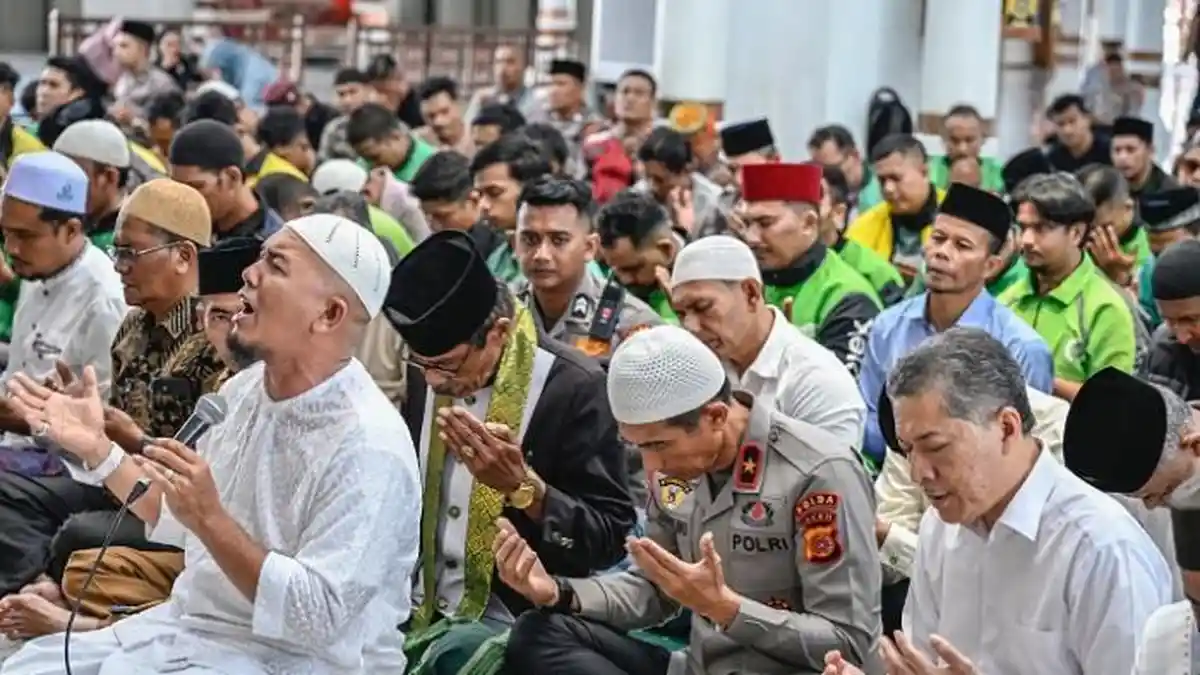 Kapolda Aceh dan Komunitas Ojol Gelar Shalat Gaib dan Doa Bersama di MRB