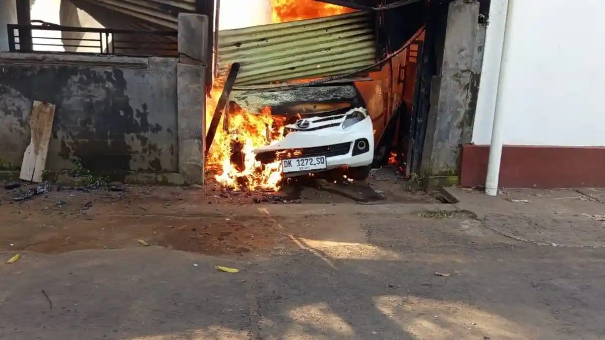 TRAGEDI 2 Kebakaran di Karangasem, 2 Warga Alami Luka Bakar, Begini Kronologinya!